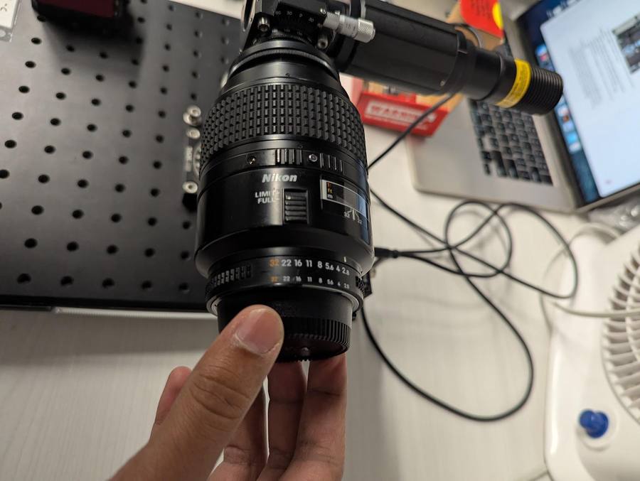 Removing cap from the back of the lens